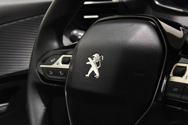 PEUGEOT 208 25
