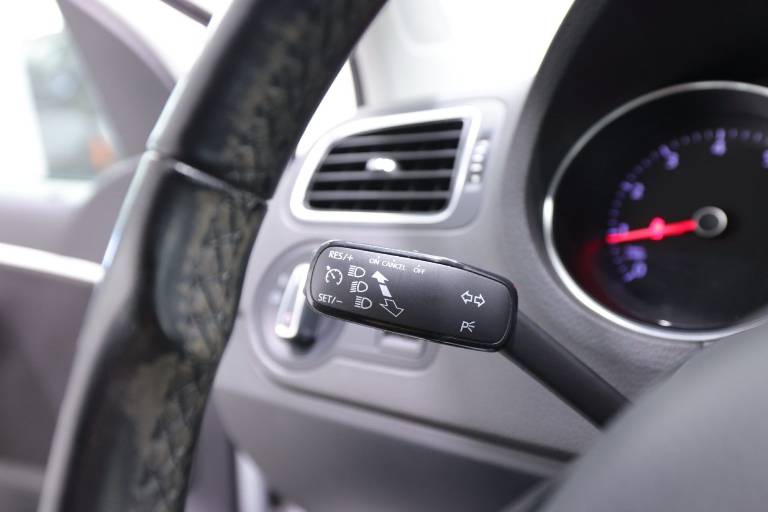 VOLKSWAGEN Polo 20