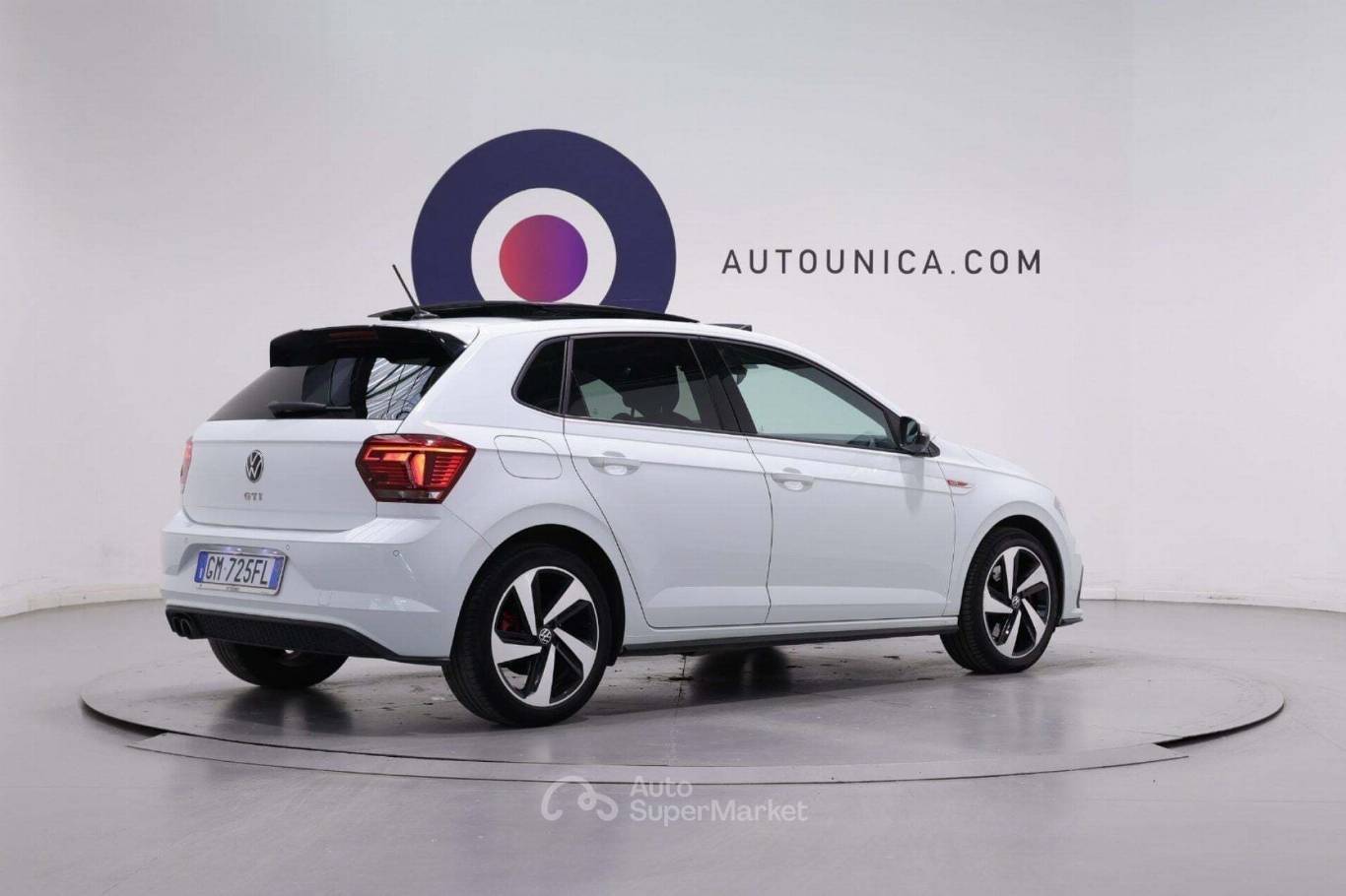 VOLKSWAGEN Polo 15