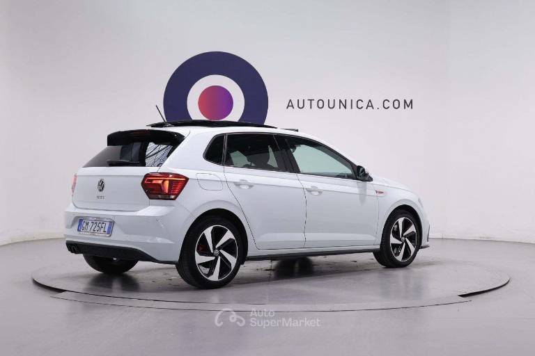 VOLKSWAGEN Polo 15