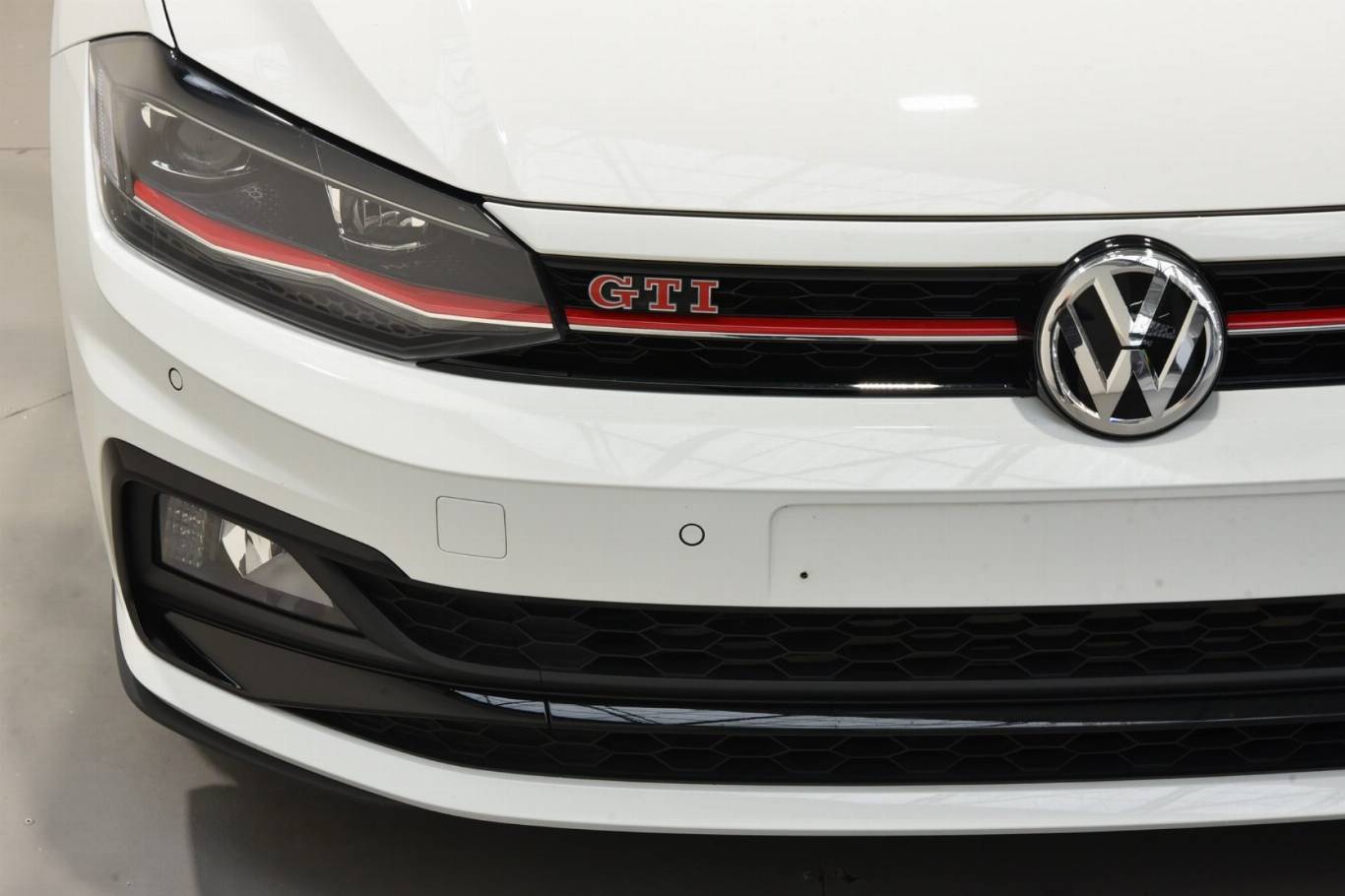 VOLKSWAGEN Polo 17