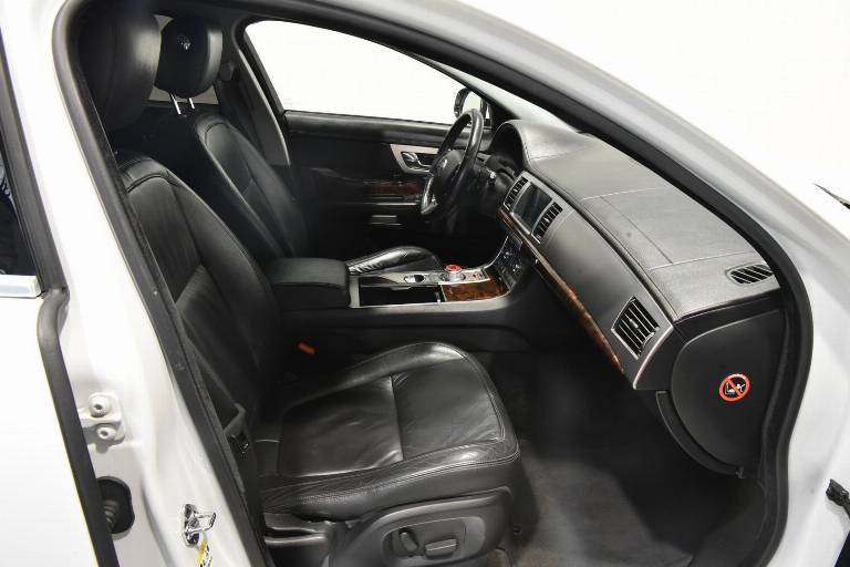 JAGUAR XF 8