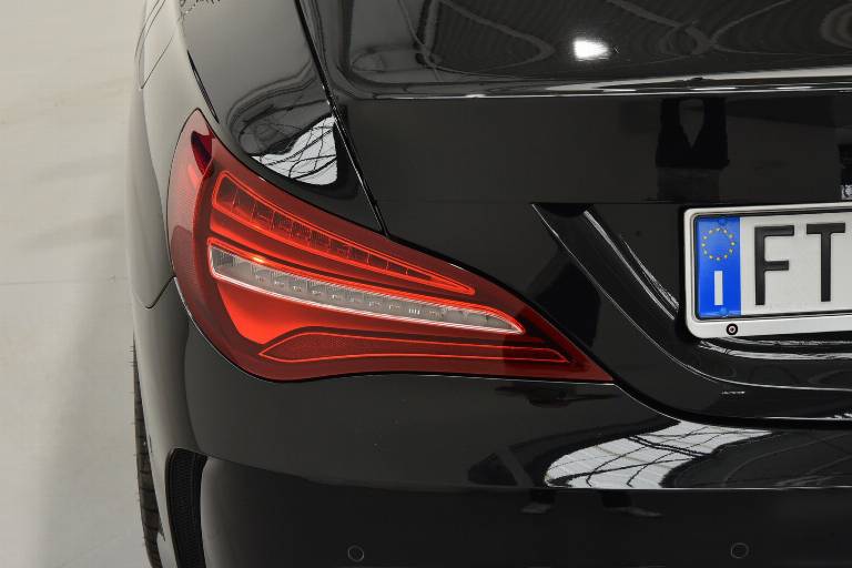 MERCEDES-BENZ CLA 180 35