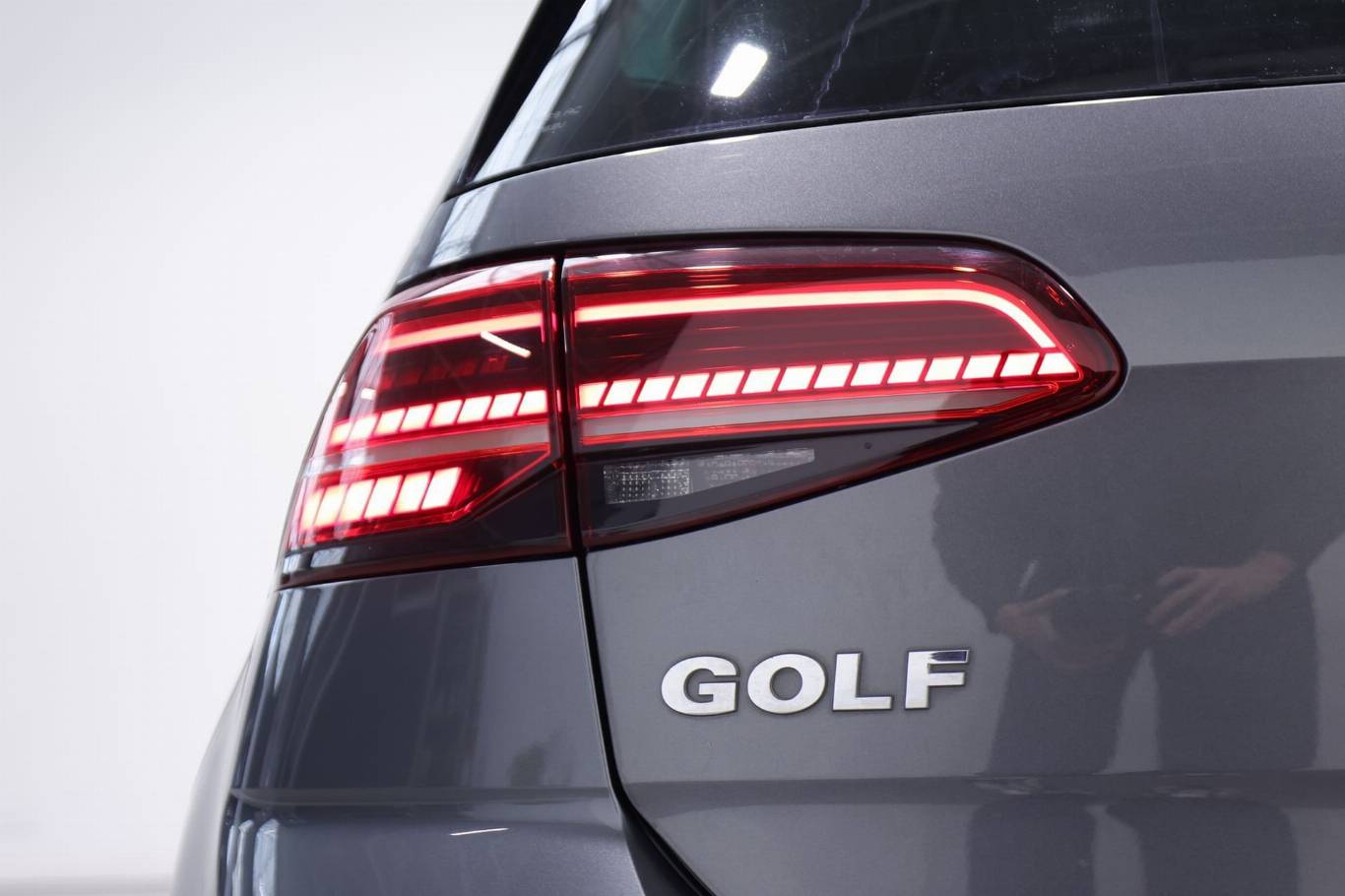VOLKSWAGEN Golf 40