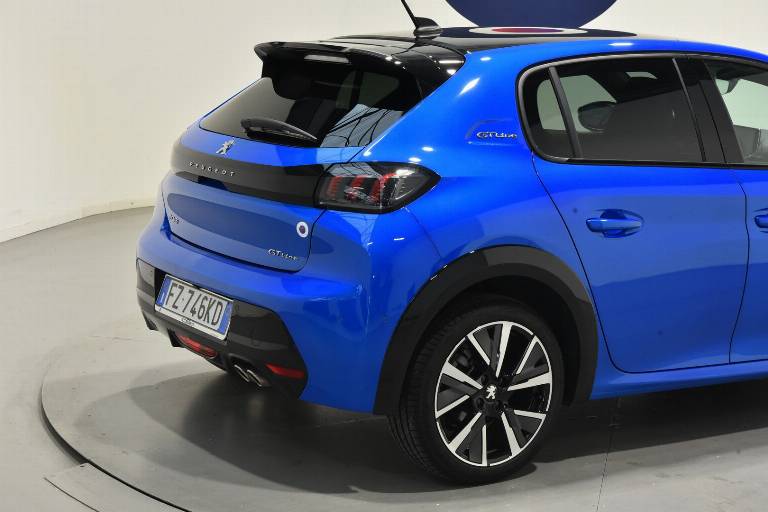 PEUGEOT 208 18
