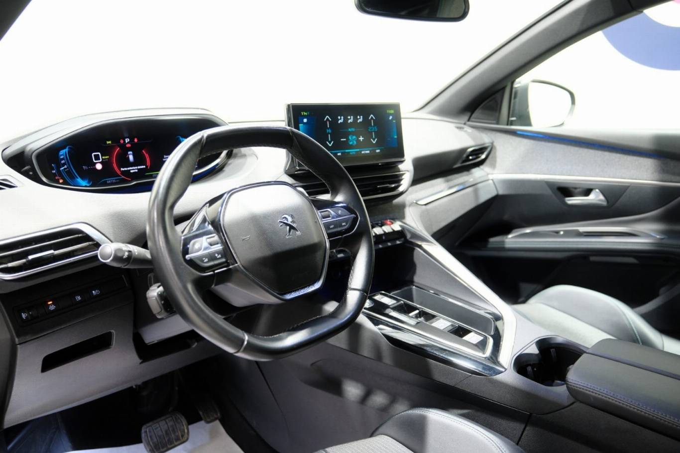 PEUGEOT 3008 5