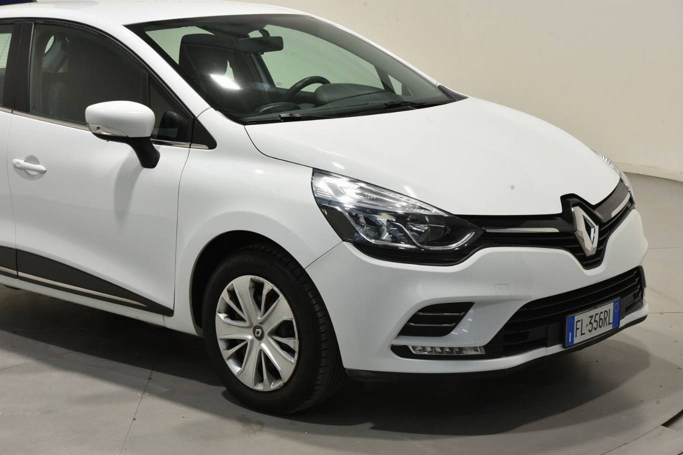 RENAULT Clio 32