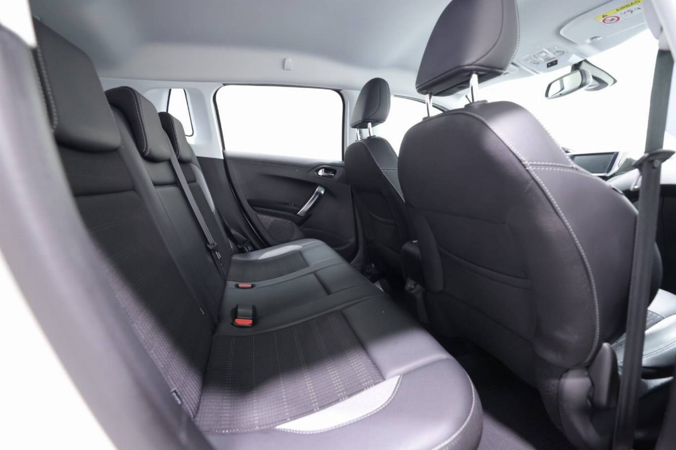 PEUGEOT 2008 47