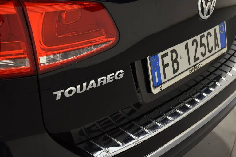 VOLKSWAGEN Touareg 56