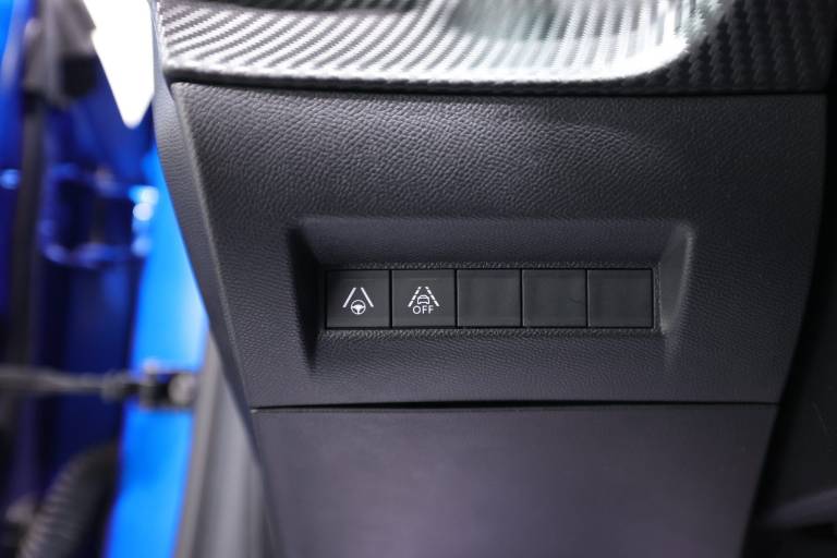 PEUGEOT 208 27