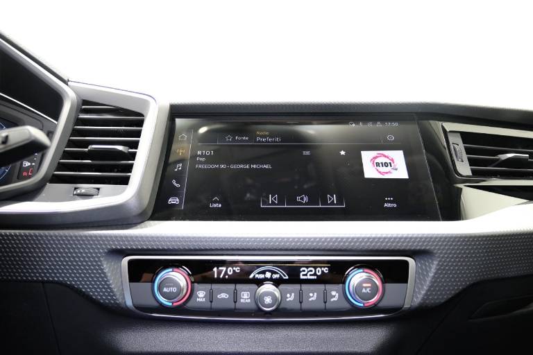 AUDI A1 9