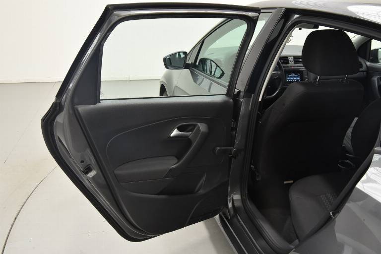 VOLKSWAGEN Polo 24