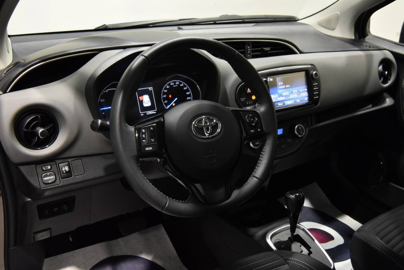 TOYOTA Yaris 3