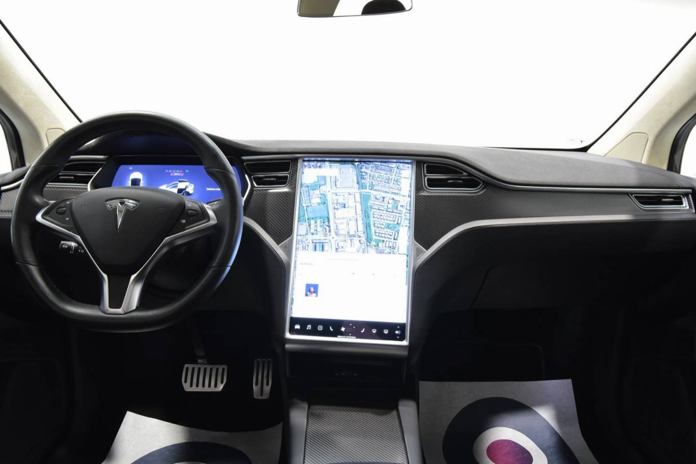 TESLA Model X 20