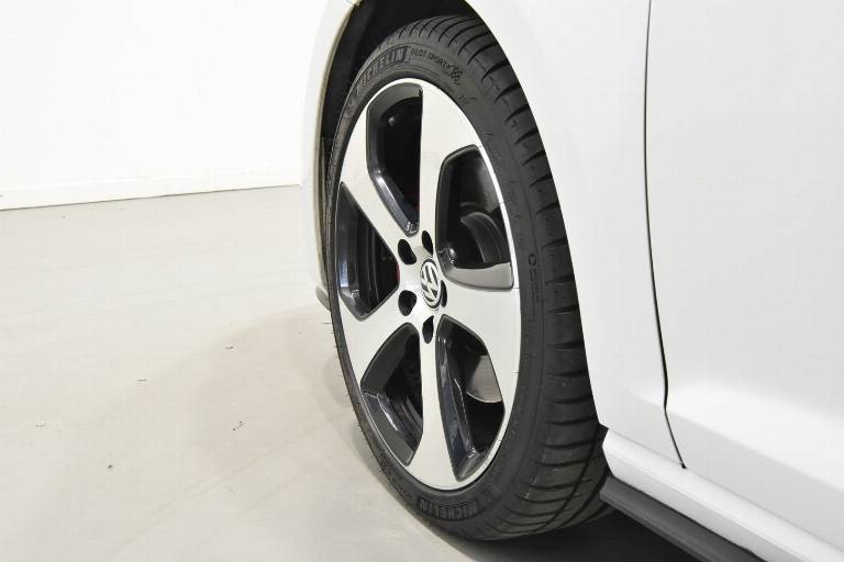 VOLKSWAGEN Golf GTI 9