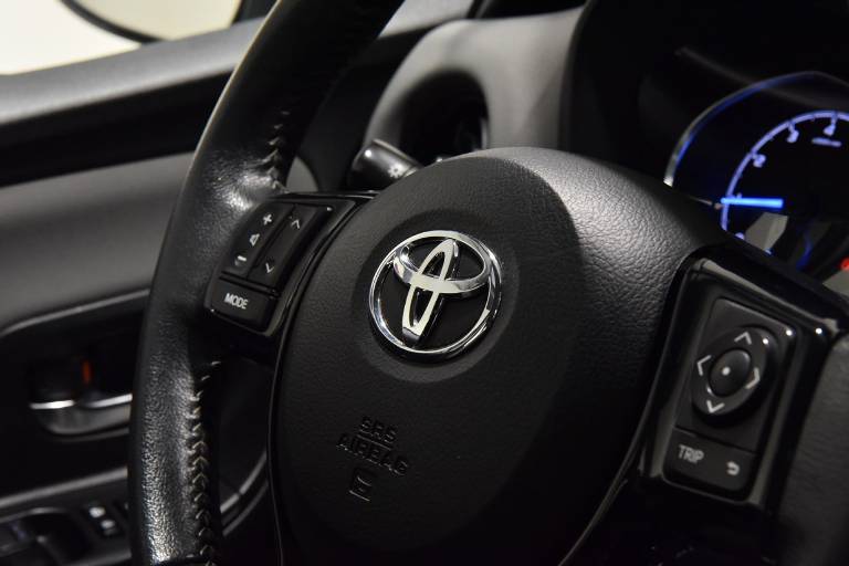 TOYOTA Yaris 31