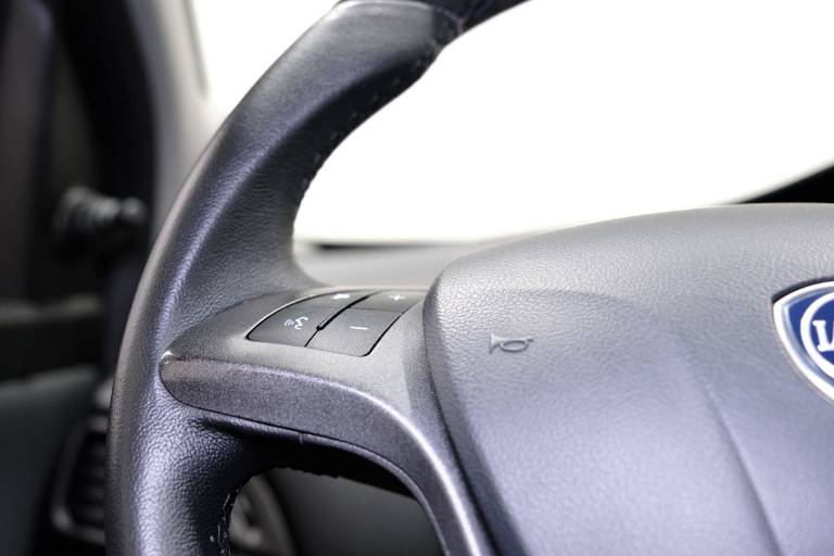 LANCIA Ypsilon 19