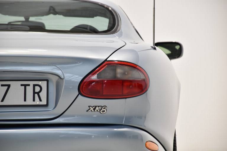 JAGUAR XK8 17