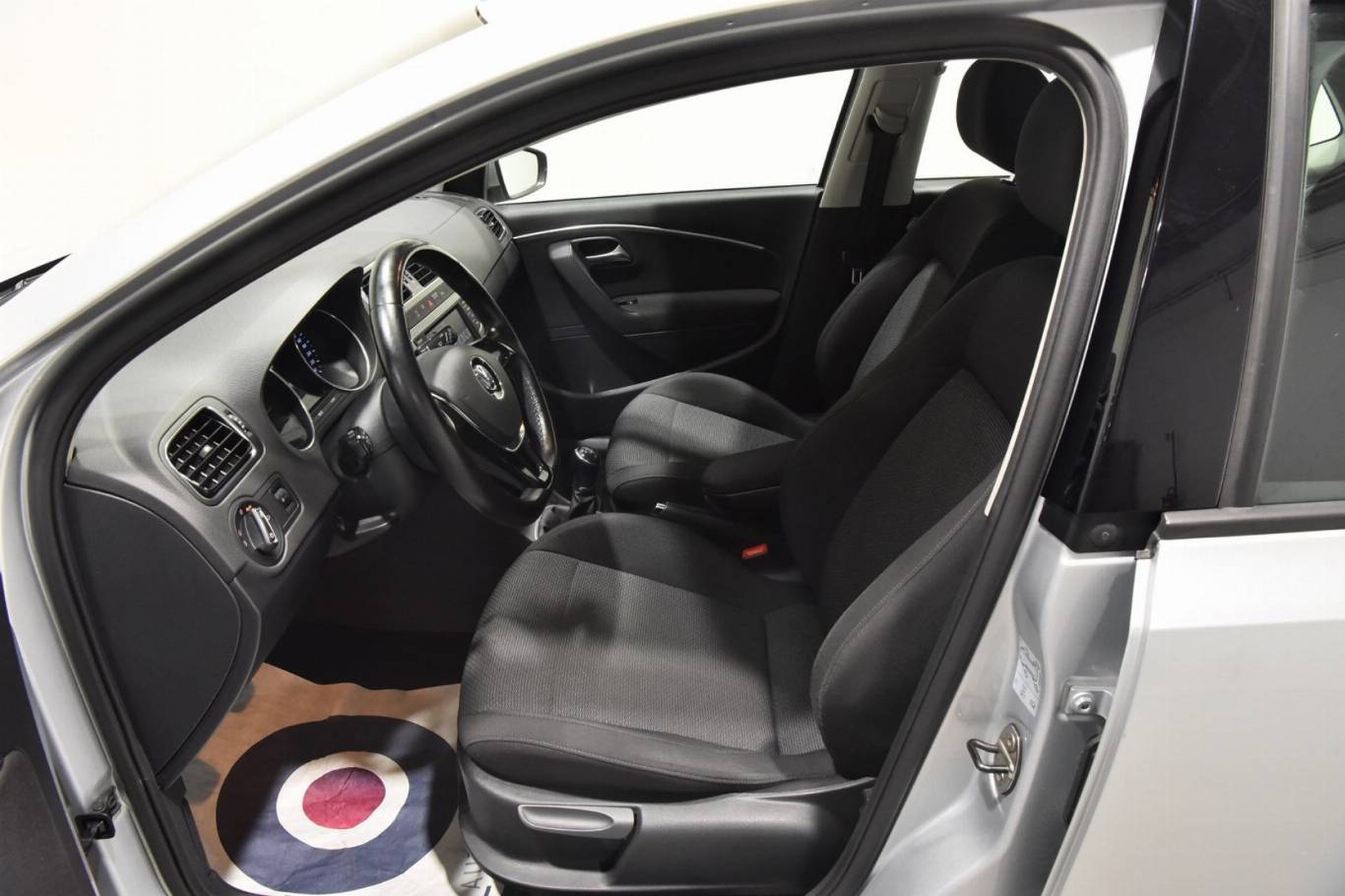 VOLKSWAGEN Polo 4