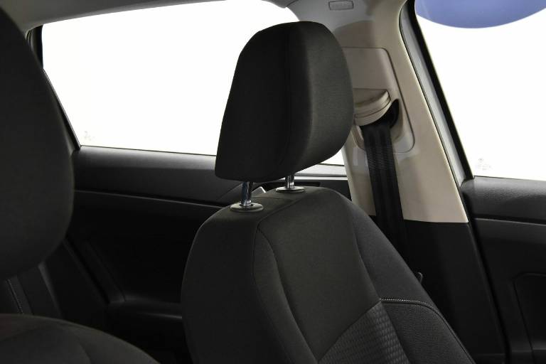 VOLKSWAGEN Polo 29