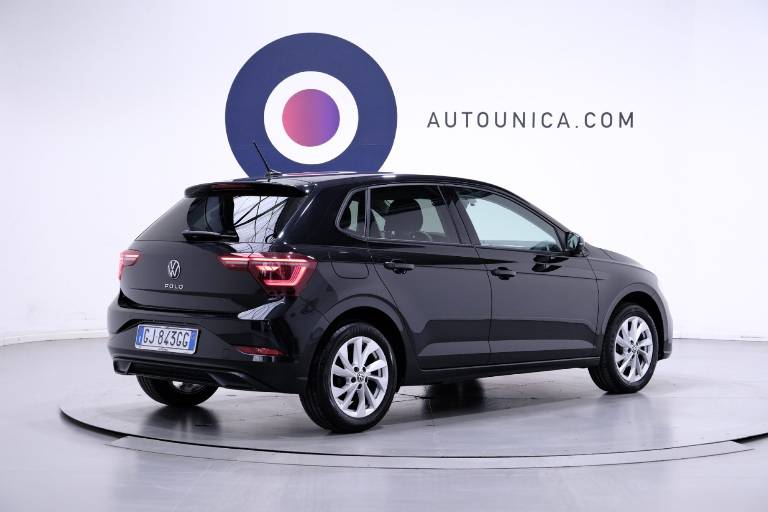VOLKSWAGEN Polo 15