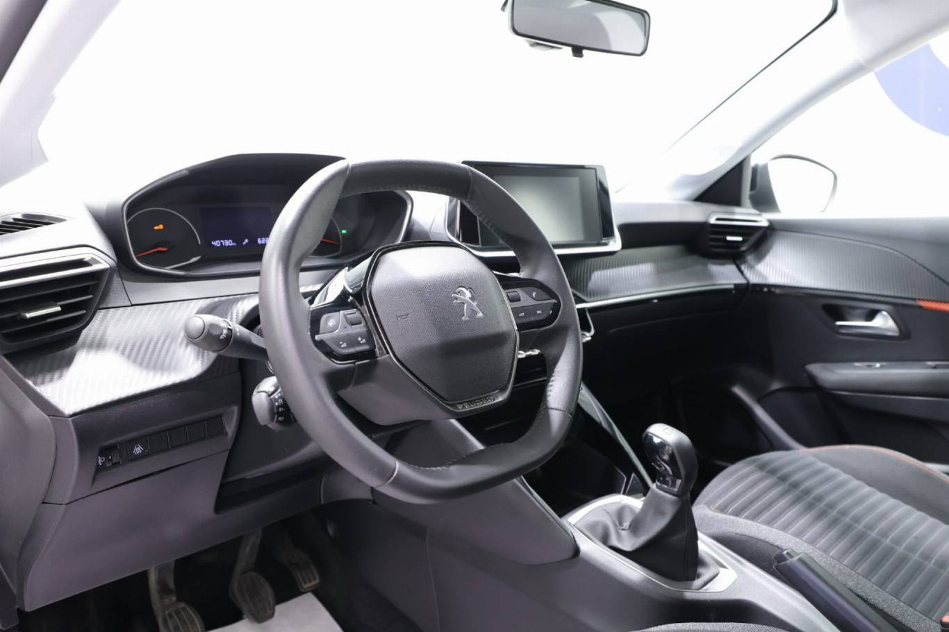 PEUGEOT 208 5