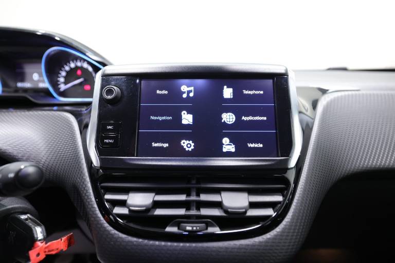 PEUGEOT 2008 9