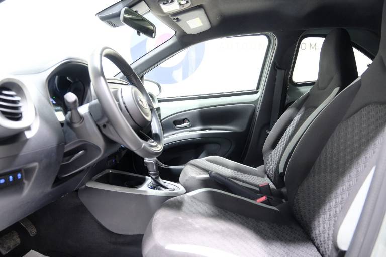 TOYOTA Aygo X 21