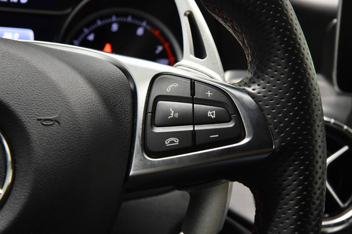 MERCEDES-BENZ CLA 180 8