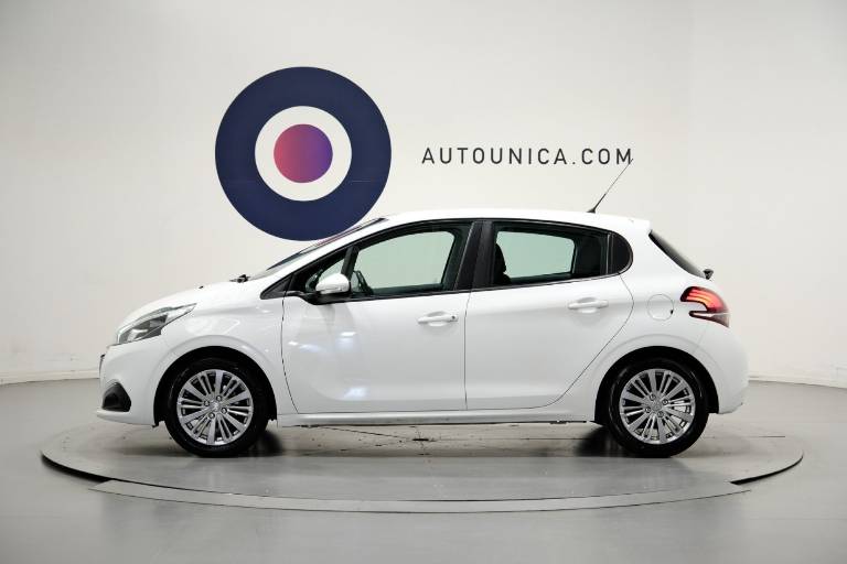 PEUGEOT 208 19