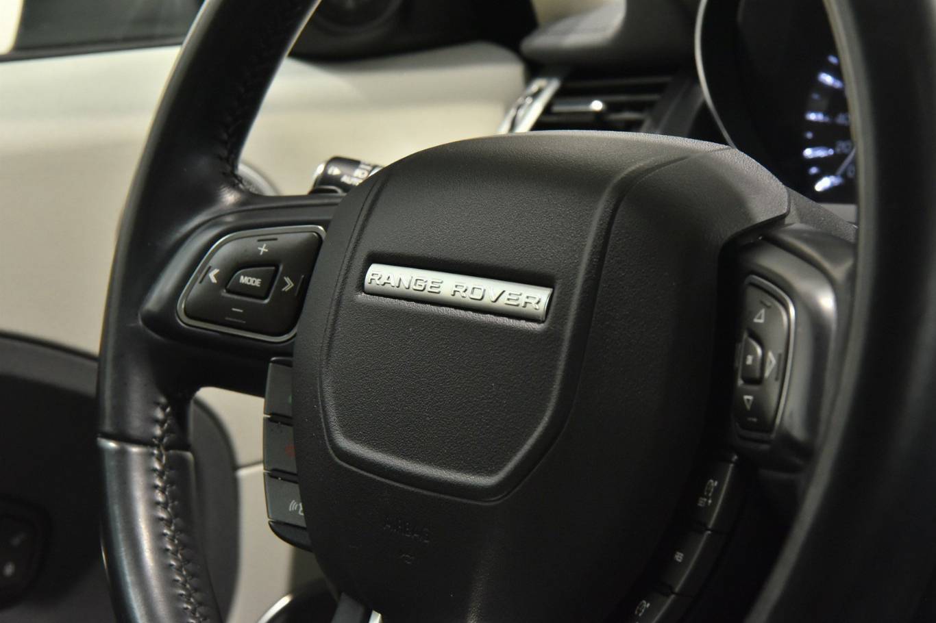 LAND ROVER Range Rover Evoque 24