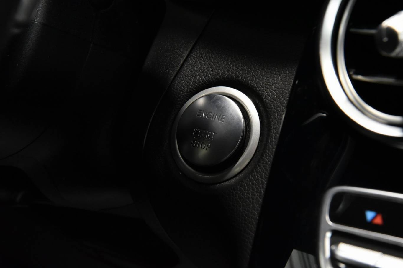 MERCEDES-BENZ GLC 220 52