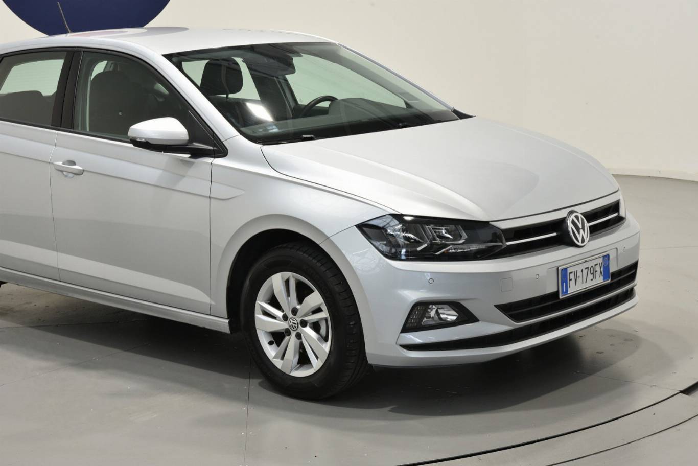 VOLKSWAGEN Polo 16