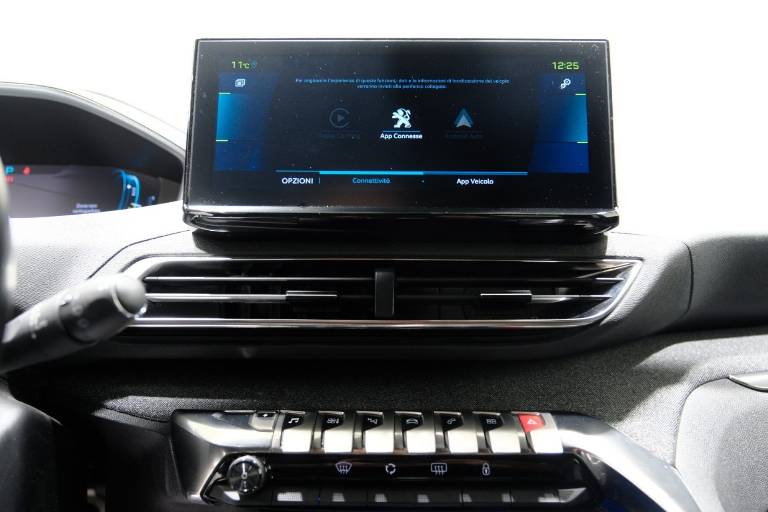 PEUGEOT 3008 9
