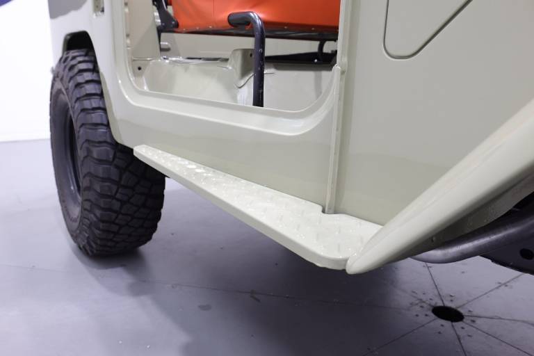 TOYOTA Land Cruiser 37