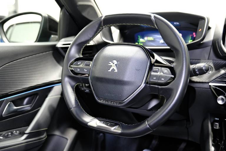 PEUGEOT 208 43
