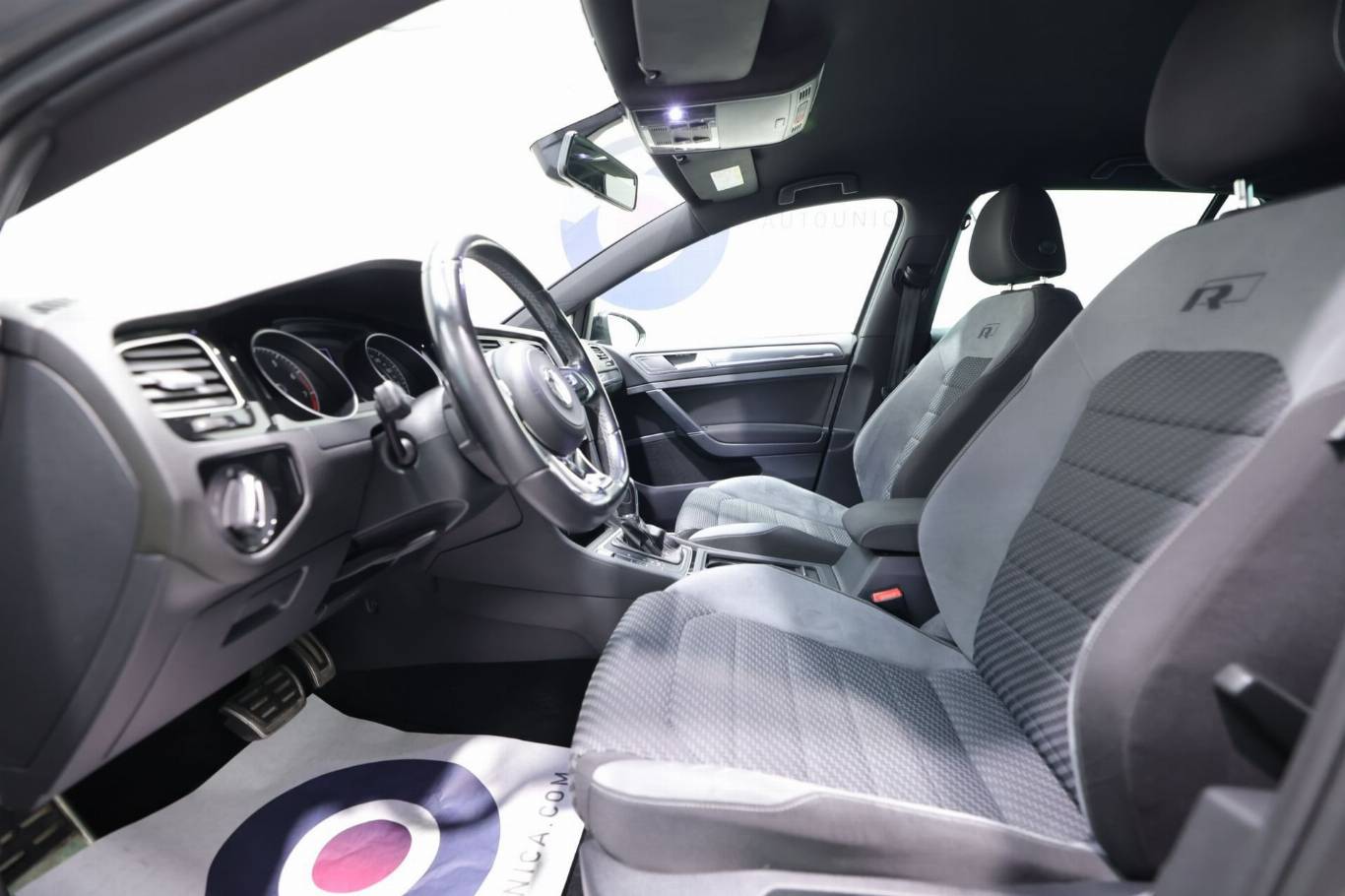 VOLKSWAGEN Golf 19