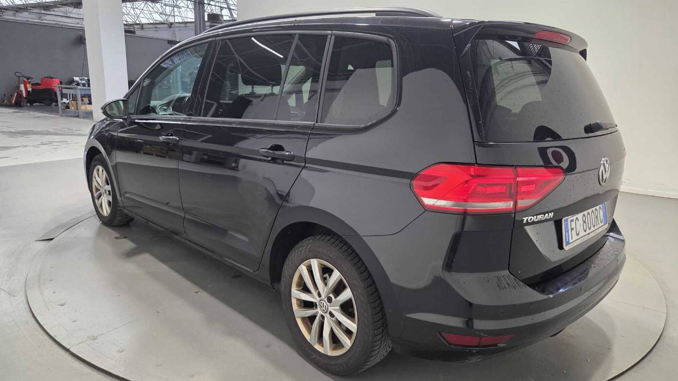 VOLKSWAGEN Touran 5