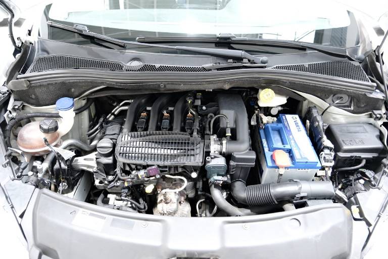 PEUGEOT 208 59