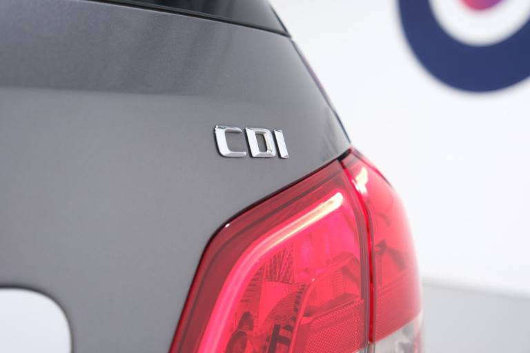 MERCEDES-BENZ B 180 40