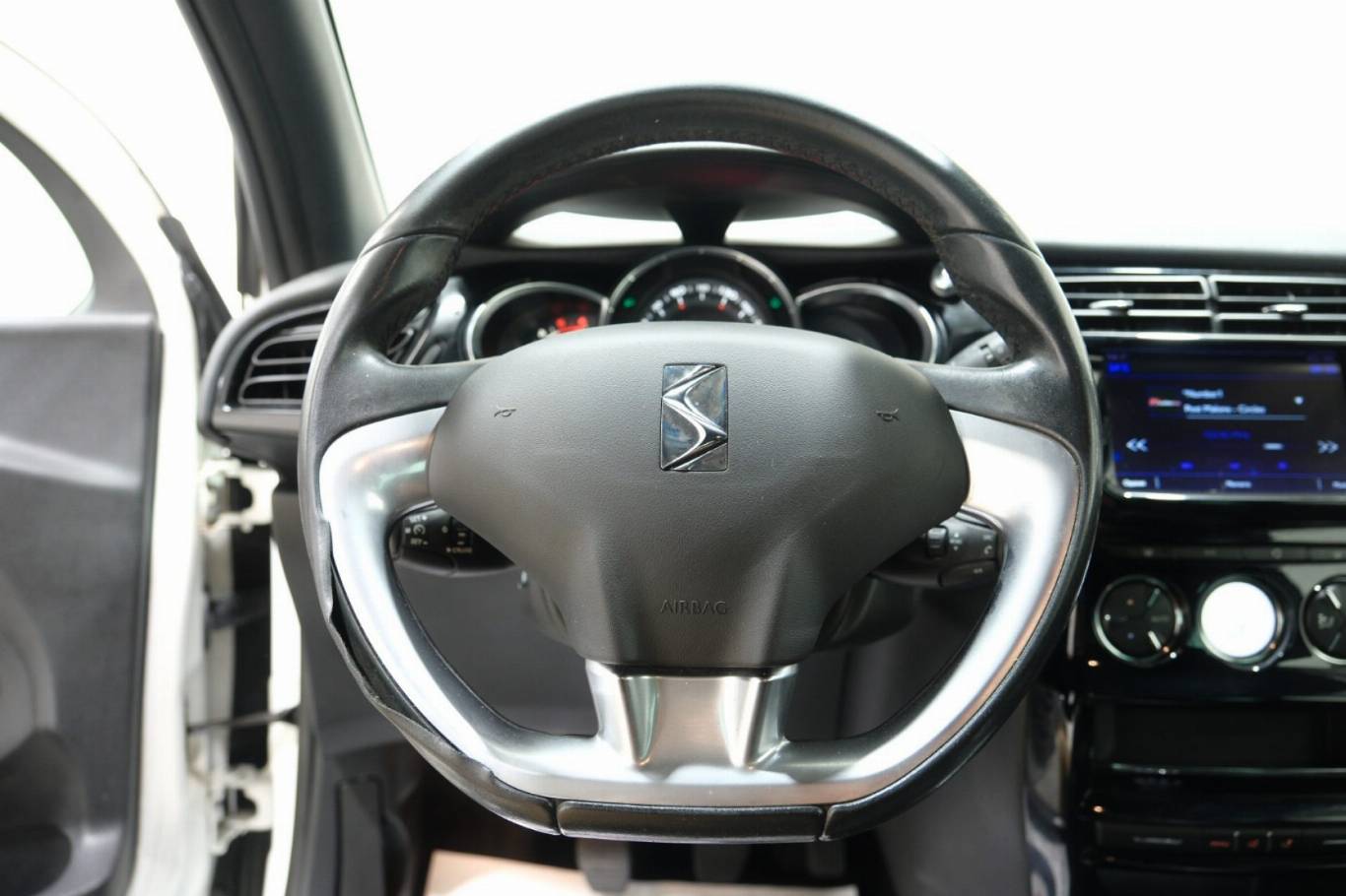 DS AUTOMOBILES DS 3 6