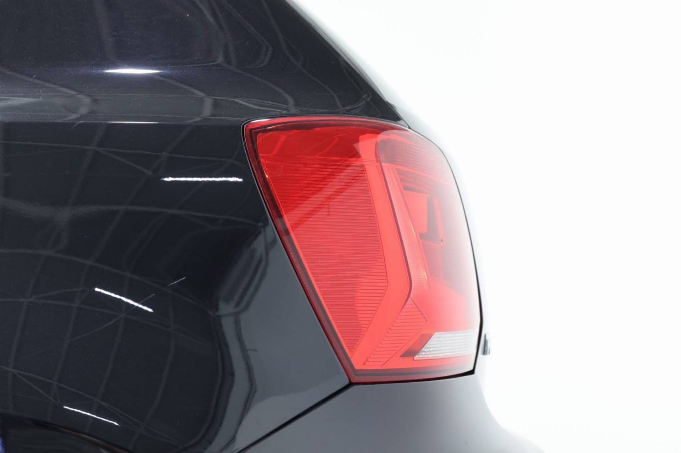VOLKSWAGEN Polo 33