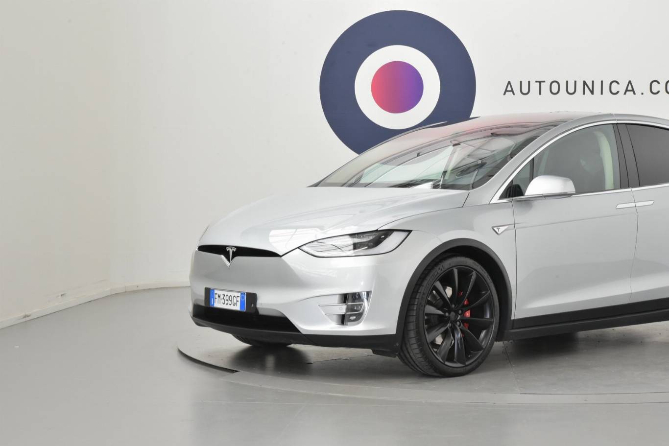 TESLA Model X 14