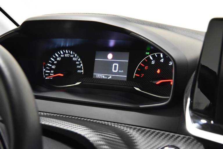 PEUGEOT 208 27