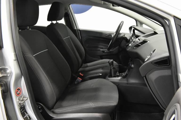 FORD Fiesta 21