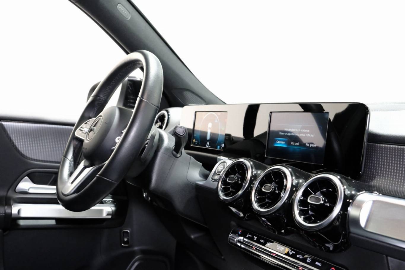 MERCEDES-BENZ GLB 200 65