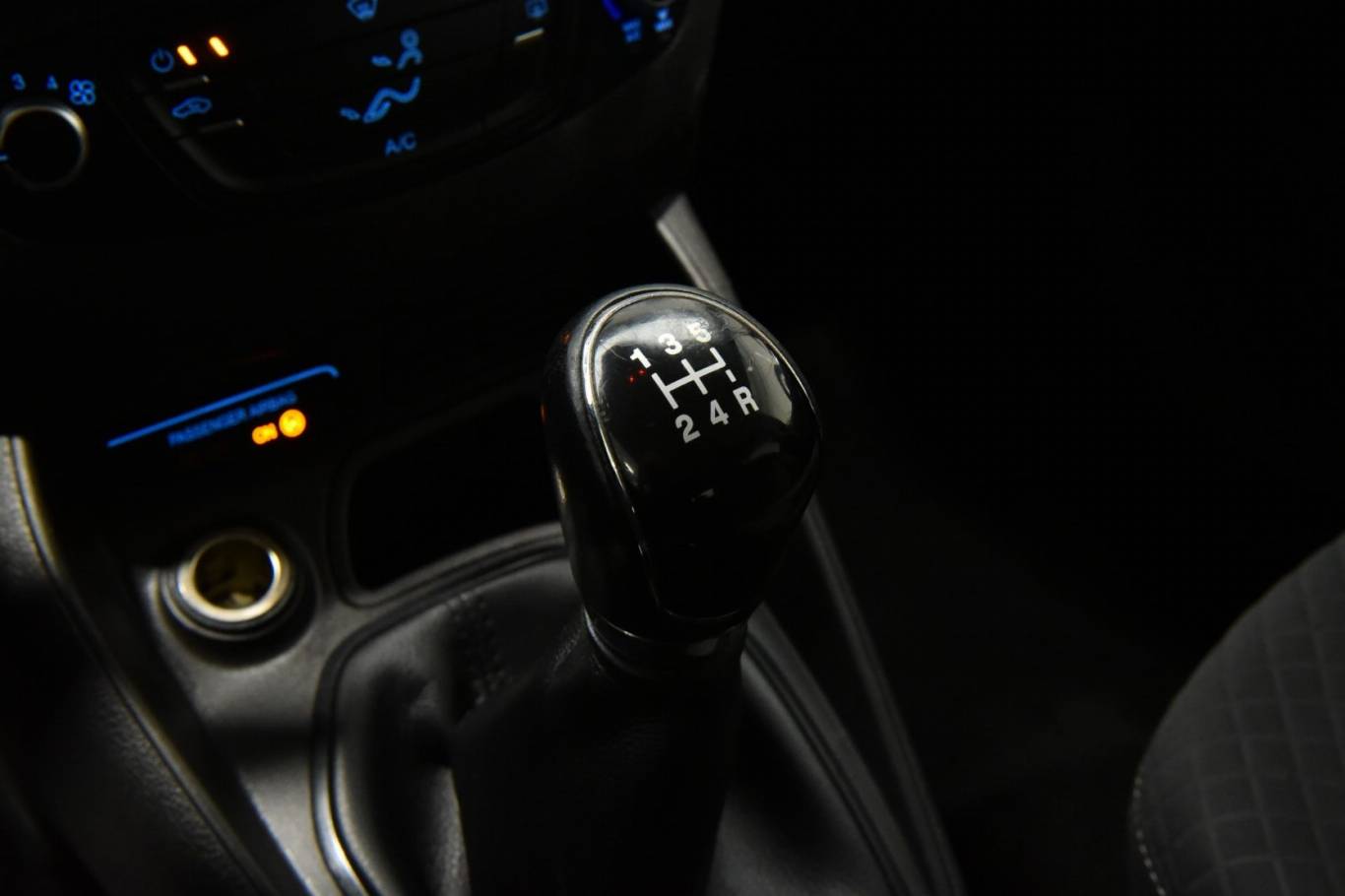 FORD Tourneo Courier 10