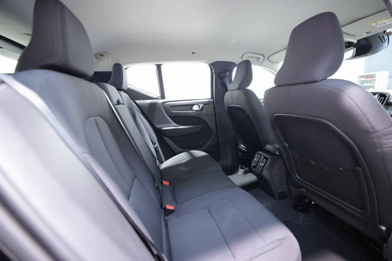 VOLVO XC40 47