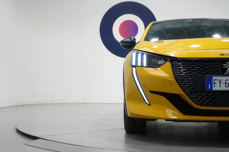 PEUGEOT 208 54