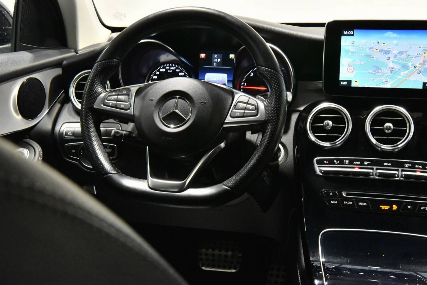 MERCEDES-BENZ GLC 220 44